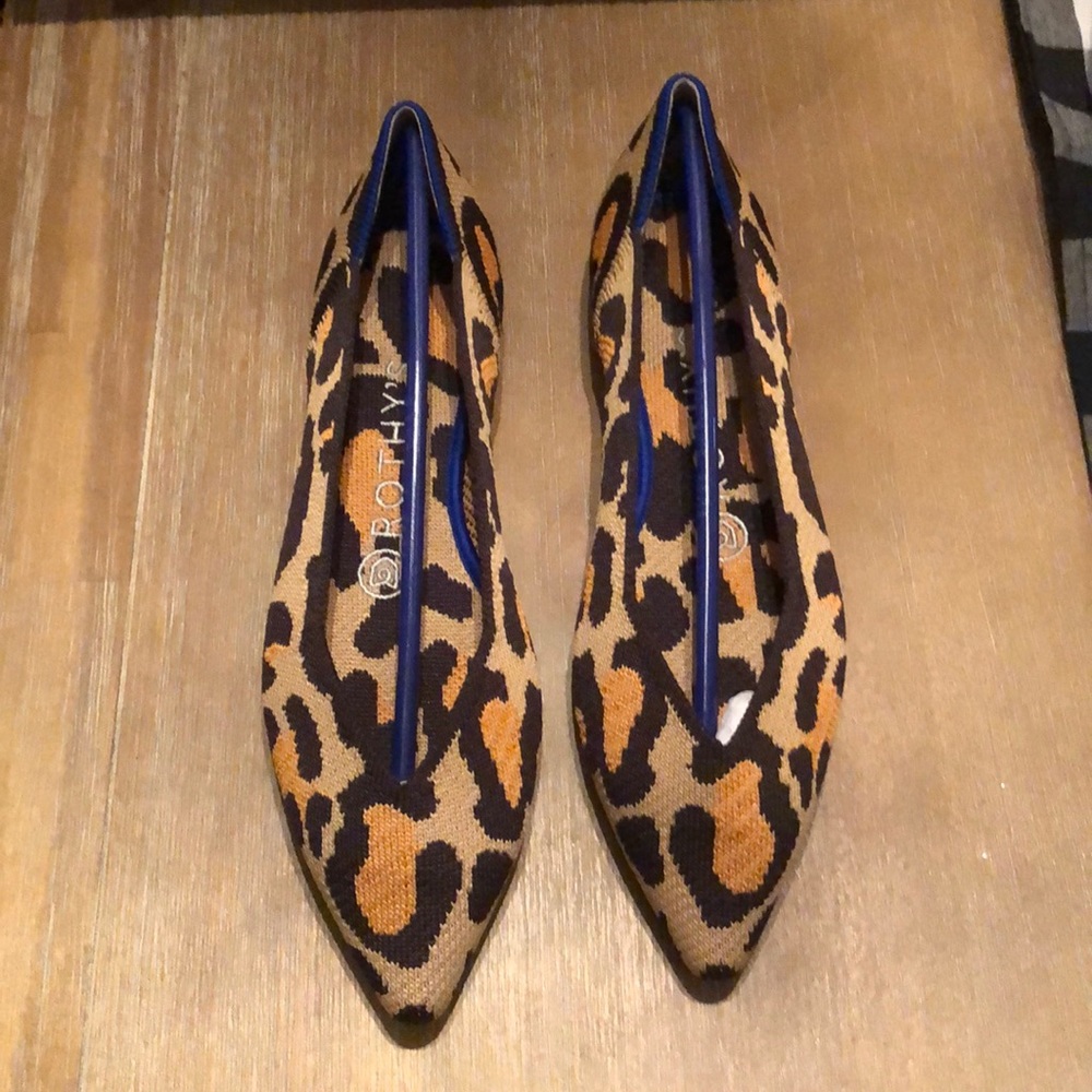 Brand new big cat  Rothys